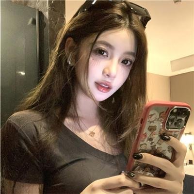 圆月映花都